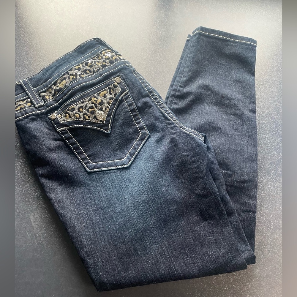 MISS ME WOMEN'S MEDIUM WASH LOW RISE SKINNY CHEETAH PRINT POCKET DENIM JEANS